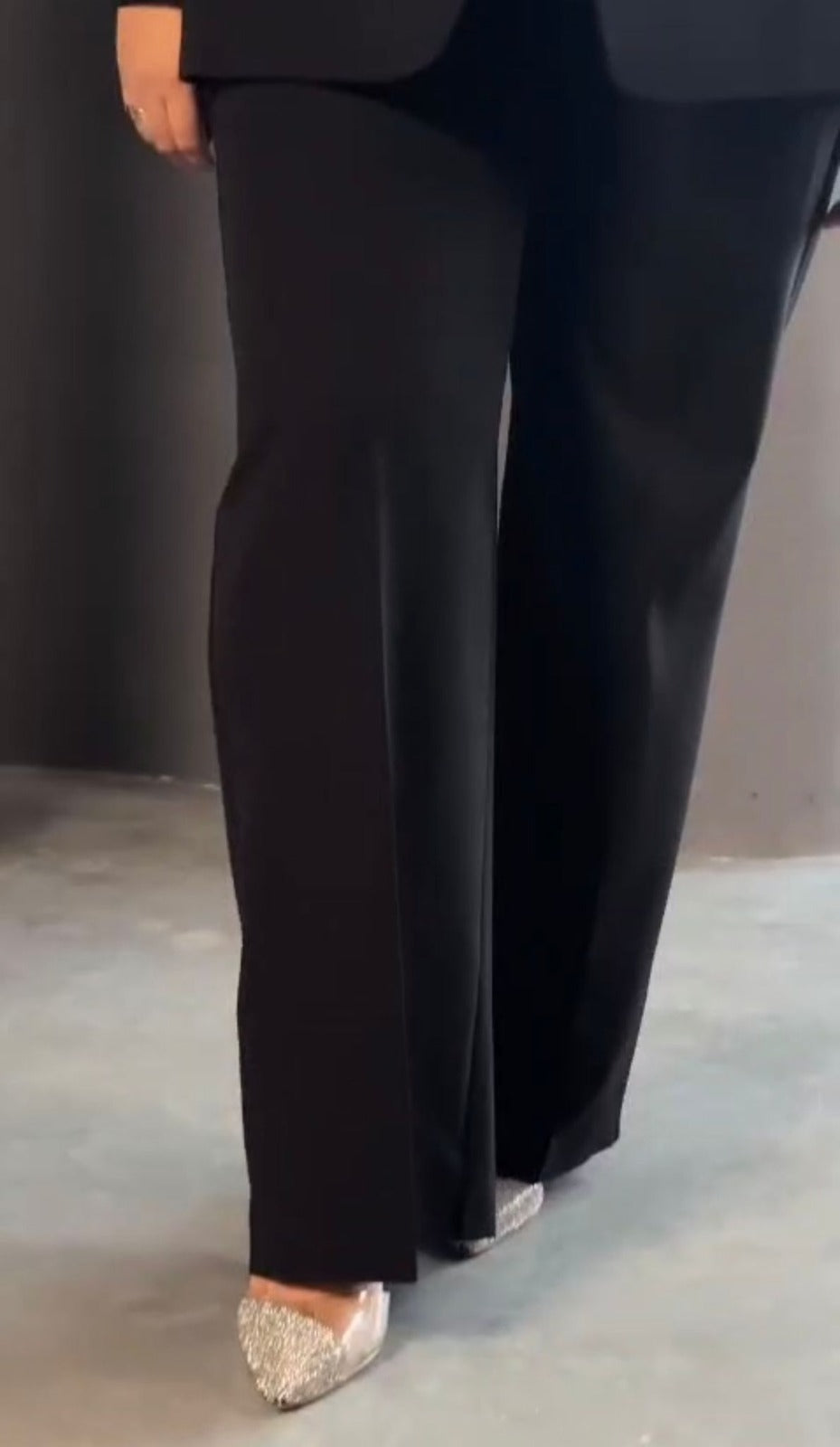 ELEGÁNS KÉTRÉSZES EGYÜTTES - TSH534