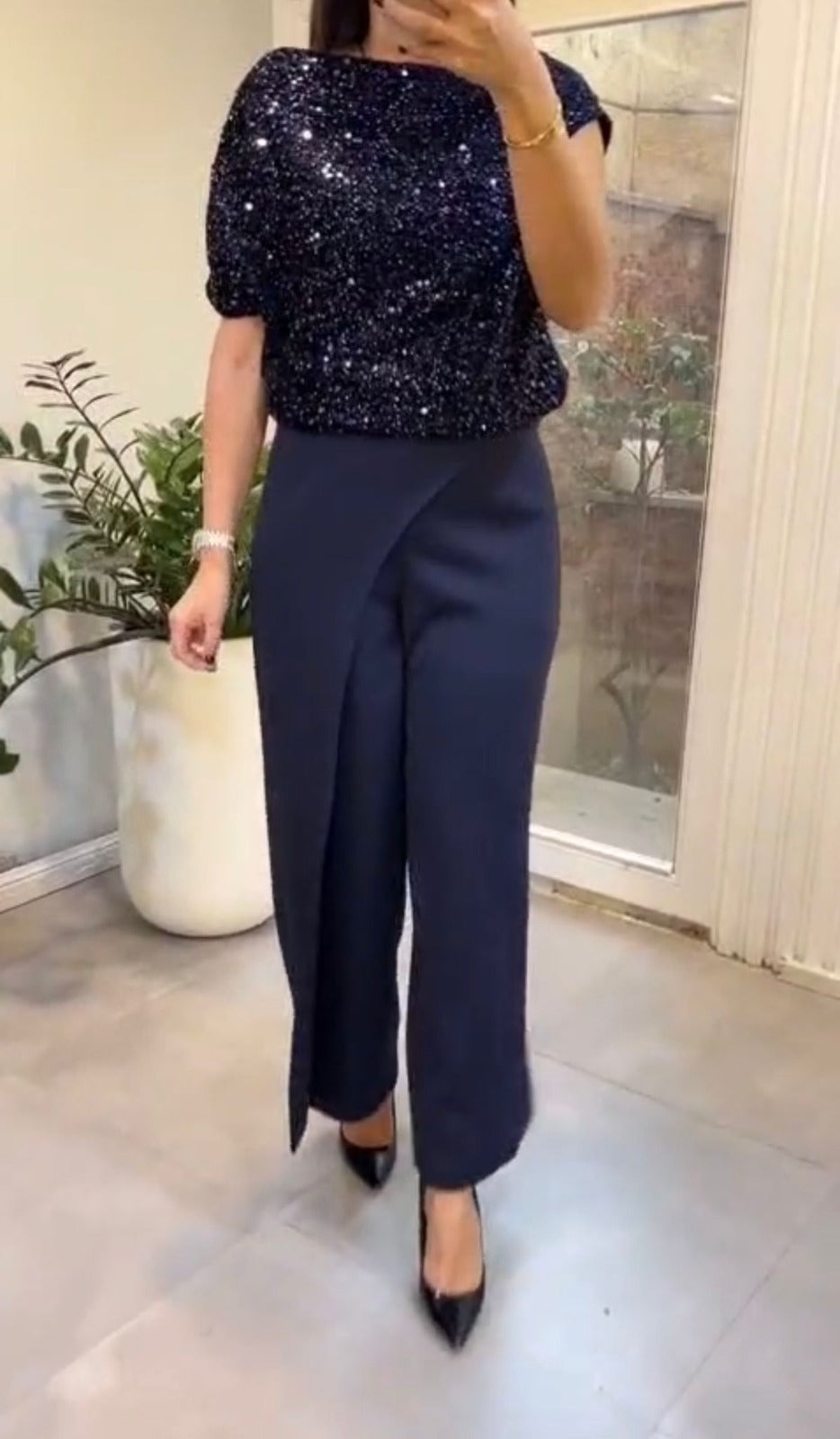 ELEGÁNS EGYÜTTES- TSH536