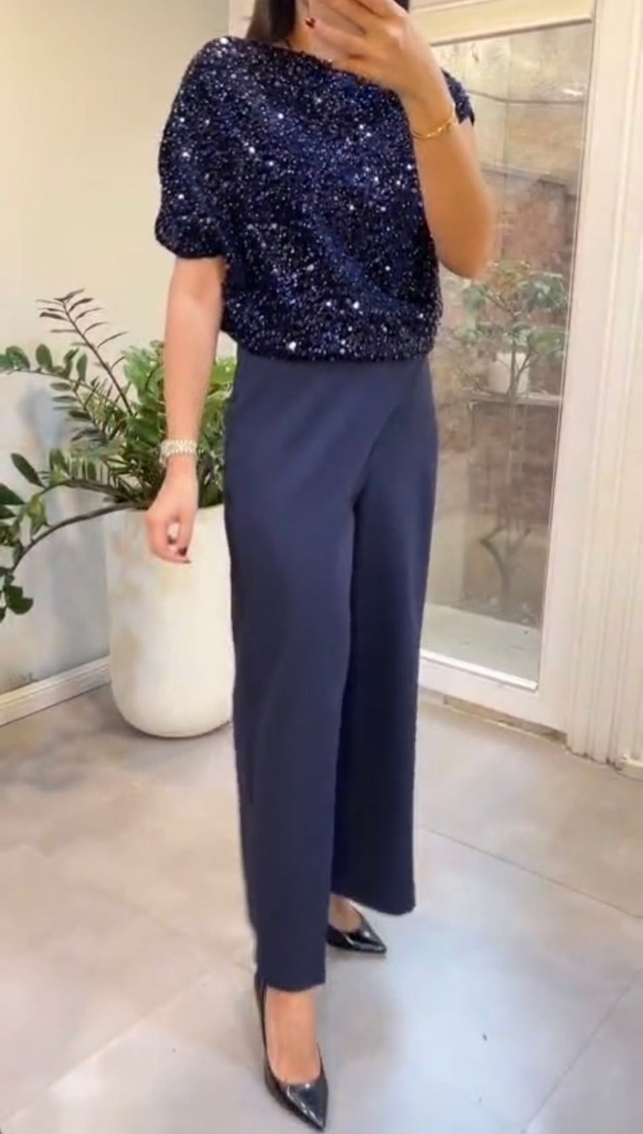 ELEGÁNS EGYÜTTES- TSH536